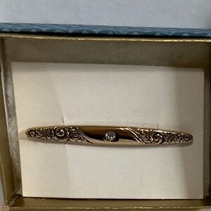 Avon Staffordshire Gardens Bar Pin.  Gold tone Metal  1979 Vintage